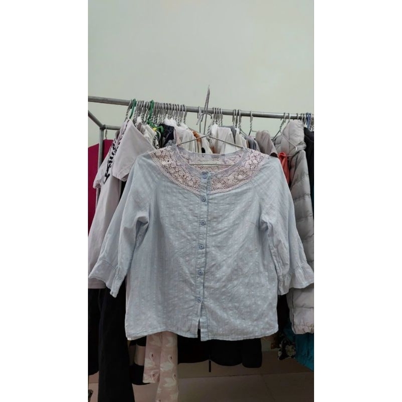 Áo sơ mi nữ phối ren size S ngực 90cm.