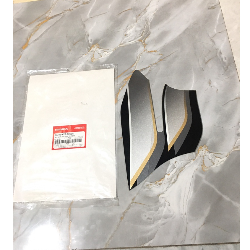 Tem cánh yếm bên phải HONDA WAVE S100 màu Đen. *NHA69P* 87101KVR880ZA