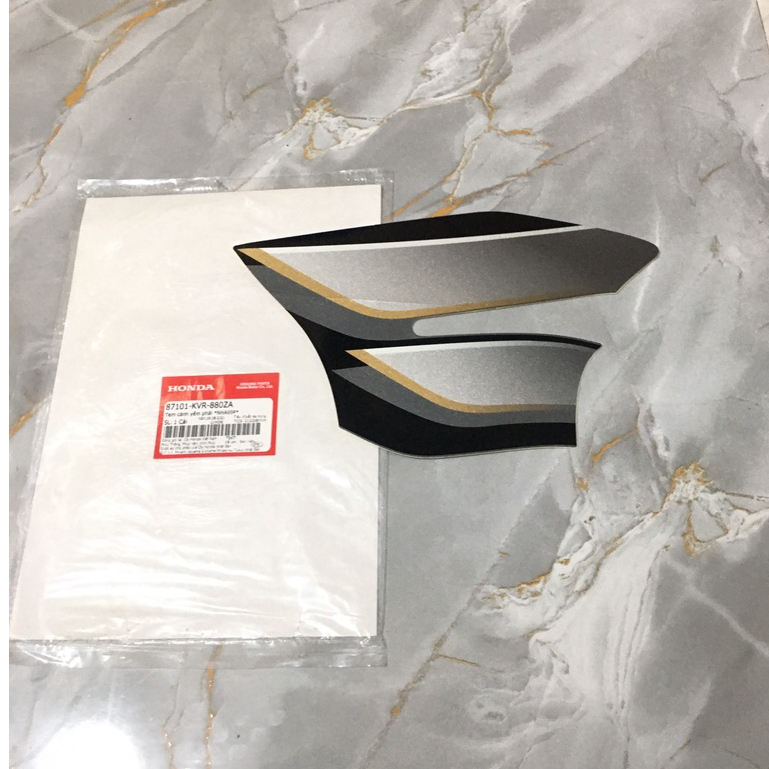 Tem cánh yếm bên phải HONDA WAVE S100 màu Đen. *NHA69P* 87101KVR880ZA