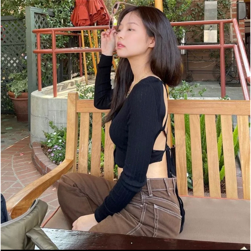 Áo cardigan hở lưng giống Jennie Blackpink