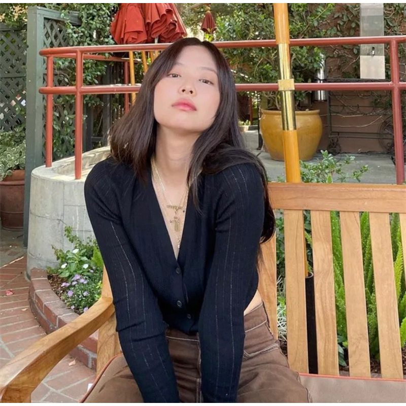 Áo cardigan hở lưng giống Jennie Blackpink