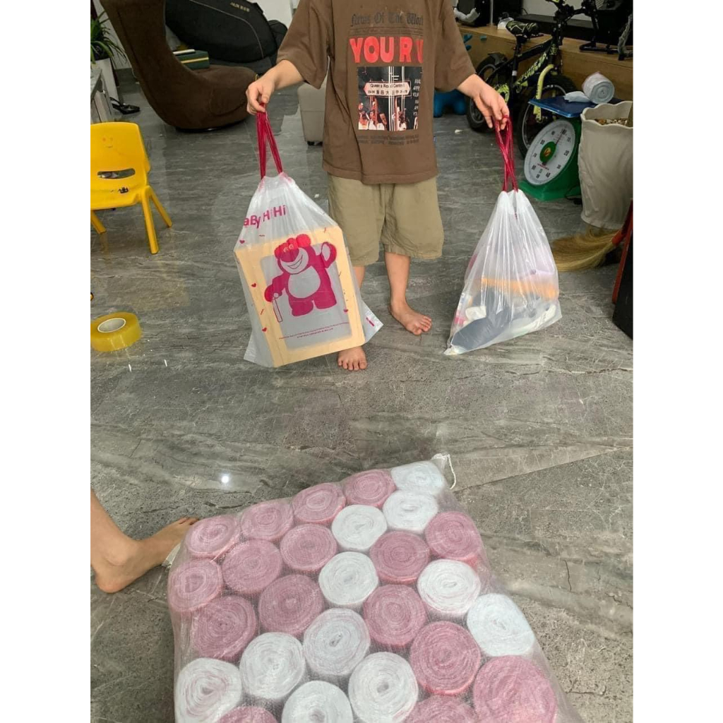 Túi đựng rác dây rút Gấu Dâu Baby HiHi chống rò rỉ nước cuộn 100 túi size 44*55Cm