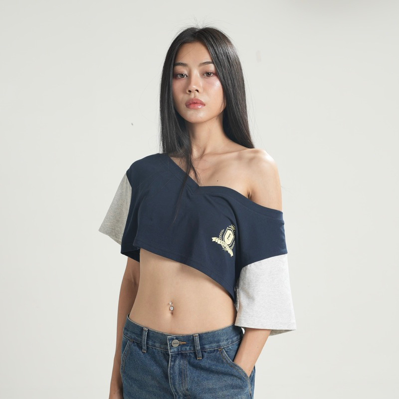 Áo ERRORIST Navy Shoulder Off Crop