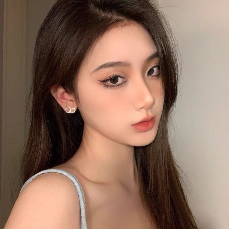 Bông tai có chữ phong cách sang trọng dễ thương