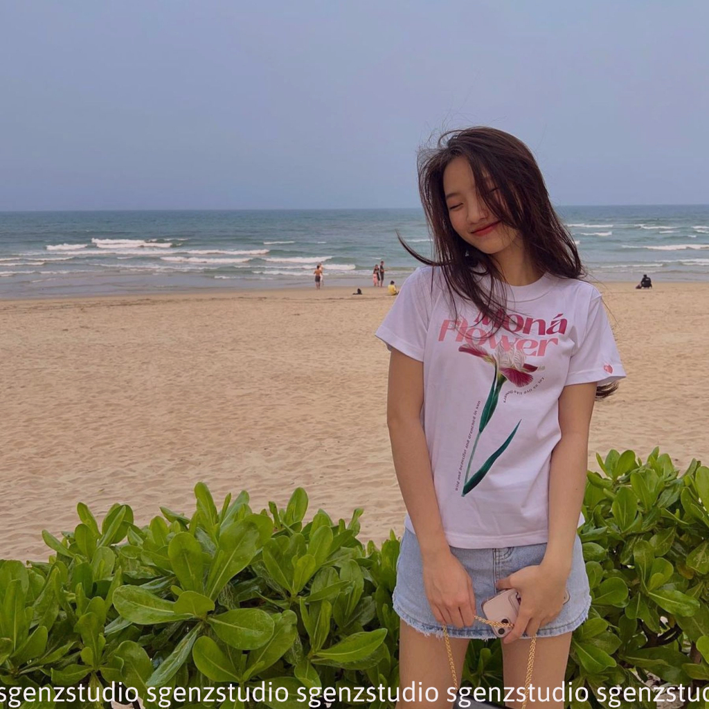 Áo thun baby tee in hoa MONÁ - FLEUR TRẮNG, Form Baby Tee