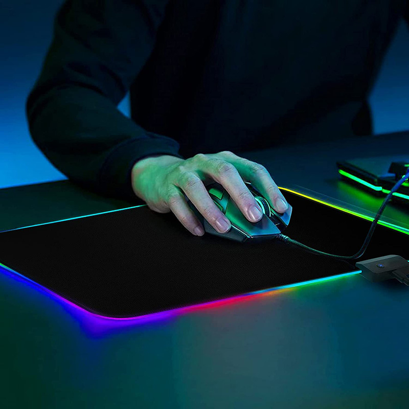 Pad chuột Ánh sáng RGB Sáng tạo hoạt hình Gel silica Sắc đẹp quà Trò chơi công việc kép