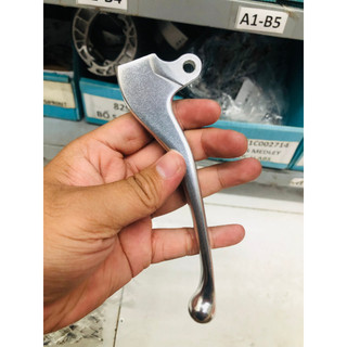 Tay thắng trái Vespa Piaggio