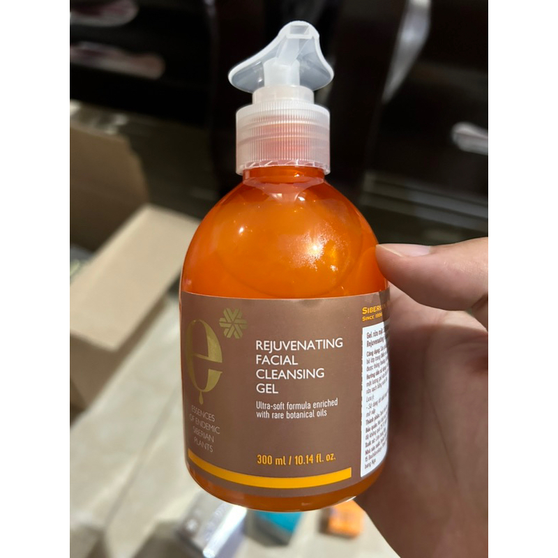 Gel rửa mặt SIBERIAN WELLNESS Rejuvenating Facial Cleansing Gel-300ml