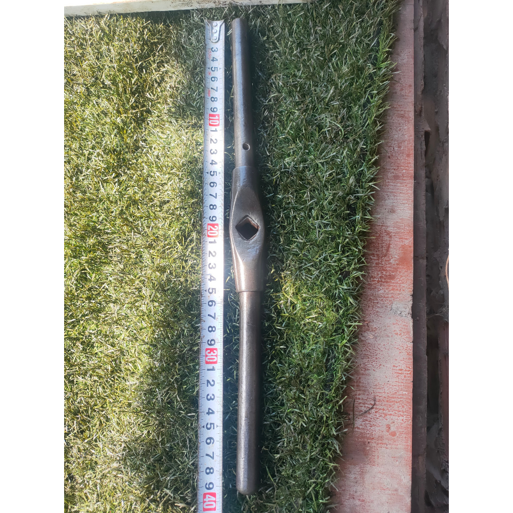 Tay quay taro ren trong hàng Nhật bãi