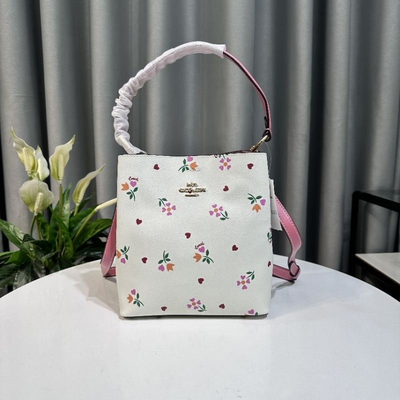 Túi Coach Bucket Bag With Heart Petal Print