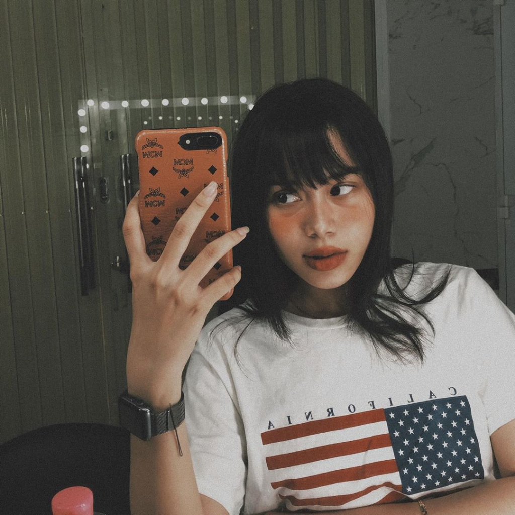 Áo Champ mới màu Trắng 100% authentic , lỗi nhẹ , bẩn nhẹ giặt ra