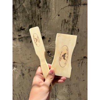 Bàn chải sắt cán gỗ