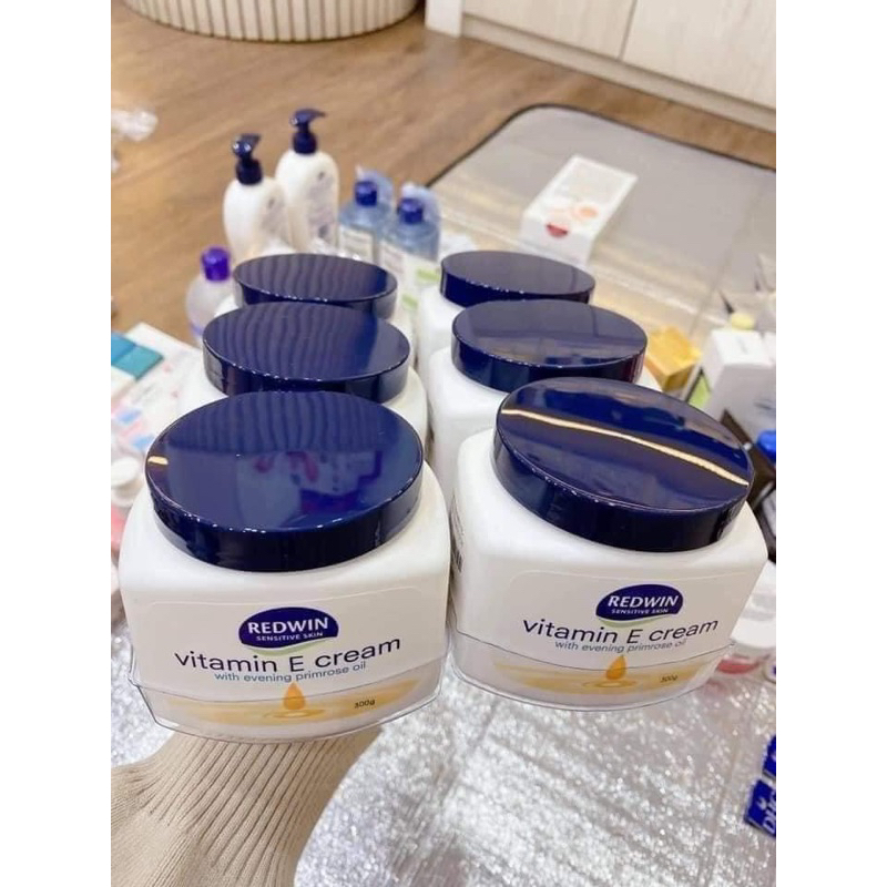 Kem dưỡng ẩm Vitamin E Redwin Úc 300g giúp làm mềm da, sáng da.
