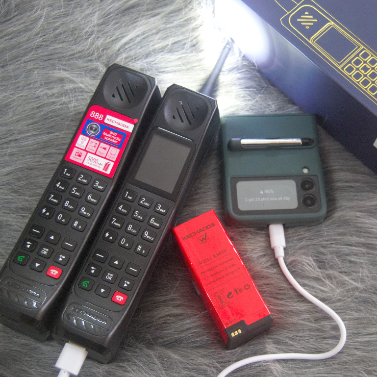 Điện thoại giá rẻ, độc lạ,KECHAODA 888 3 sim. sóng và pin vô địch. đài FM. sạc đt. nghe Blutooth