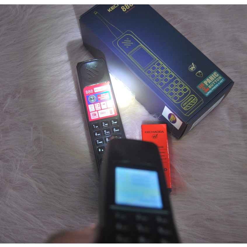Điện thoại giá rẻ, độc lạ,KECHAODA 888 3 sim. sóng và pin vô địch. đài FM. sạc đt. nghe Blutooth