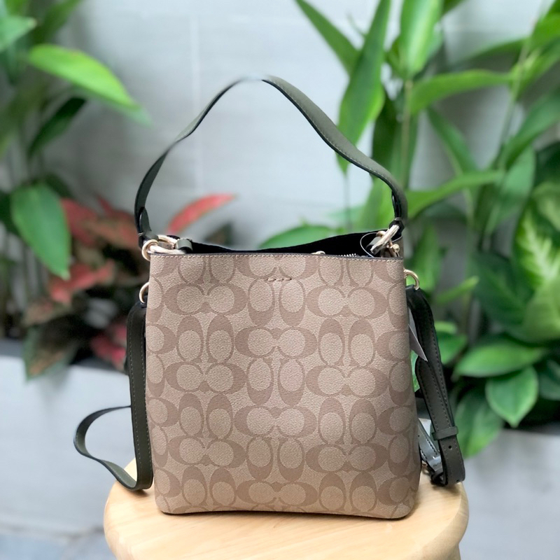 Túi Coach bucket màu mới