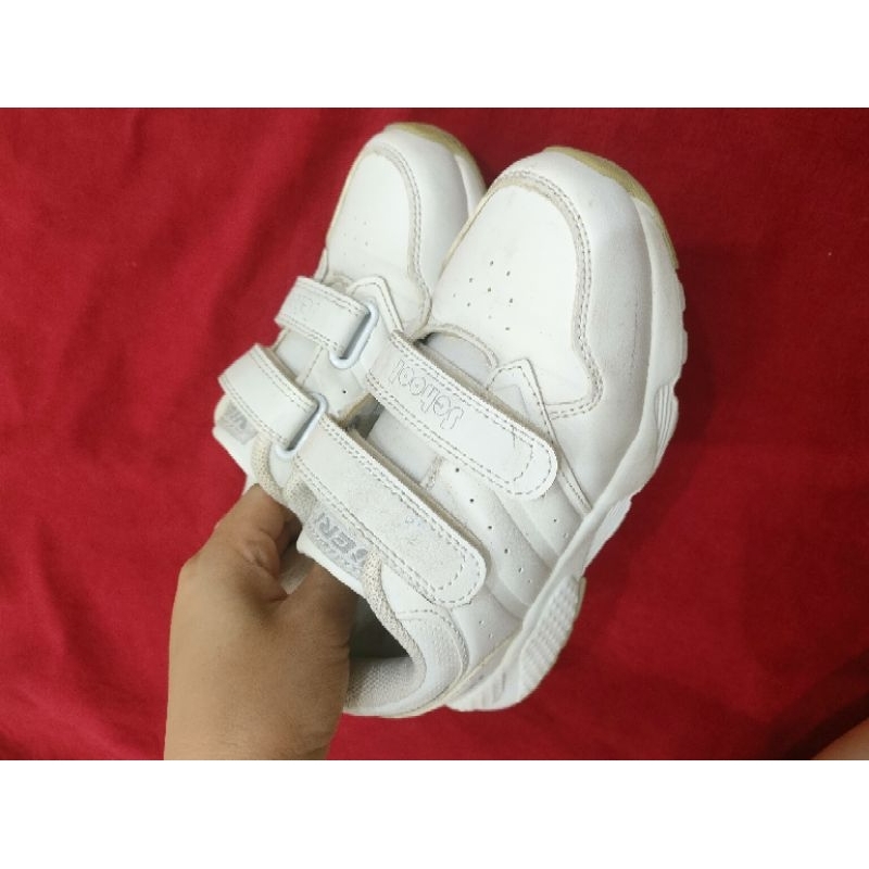 Giày bé trai thanh lý