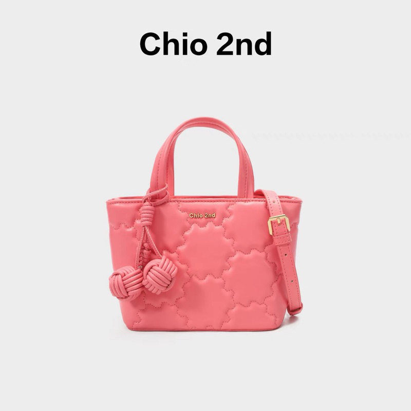 {𝒄𝒉𝒊́𝒏𝒉 𝒉𝒂̃𝒏𝒈} - Túi 𝐂𝐡𝐢𝐨'𝟐𝐧𝐝 CD8613 có tay cầm kèm charm