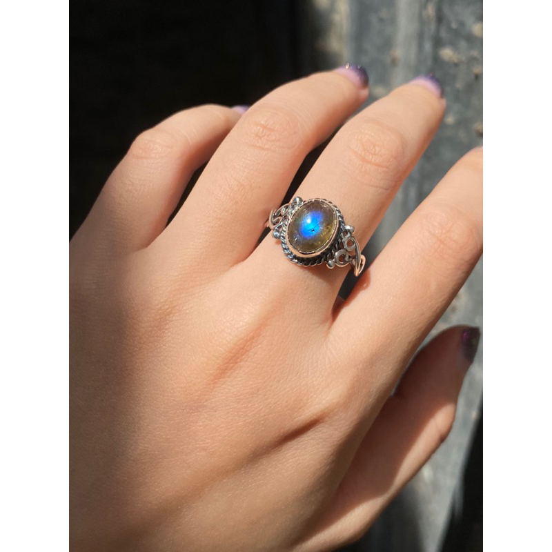 Nhẫn bạc oval viền xoắn Iabrad0rite