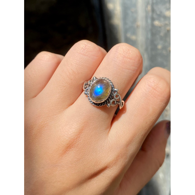 Nhẫn bạc oval viền xoắn Iabrad0rite