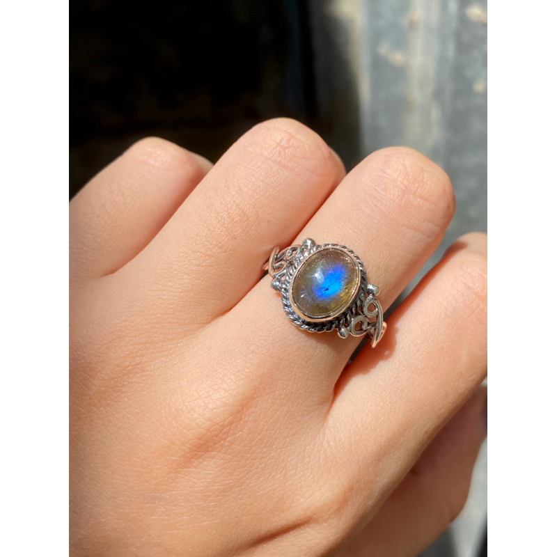 Nhẫn bạc oval viền xoắn Iabrad0rite