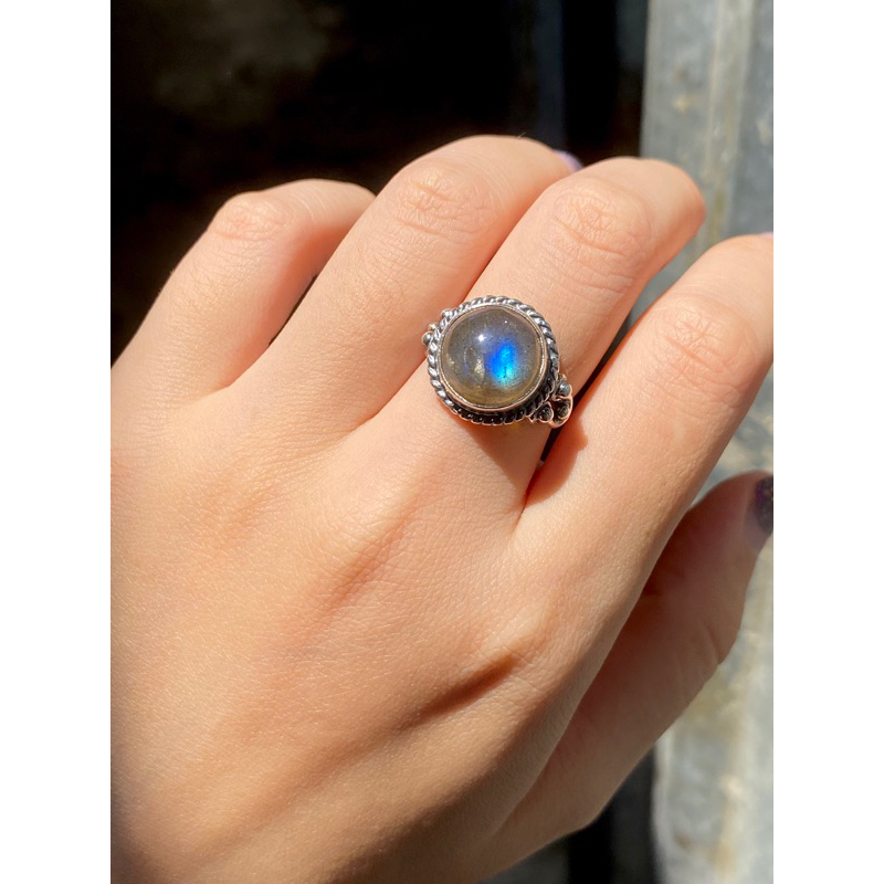 Nhẫn bạc oval viền xoắn Iabrad0rite