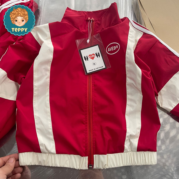 Áo khoác gió bomber đỏ kem cho bé 2 lớp