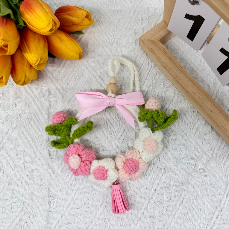 Vòng hoa đan len nhỏ xinh treo xe ô tô, vòng hoa len đan thủ công trang trí xe