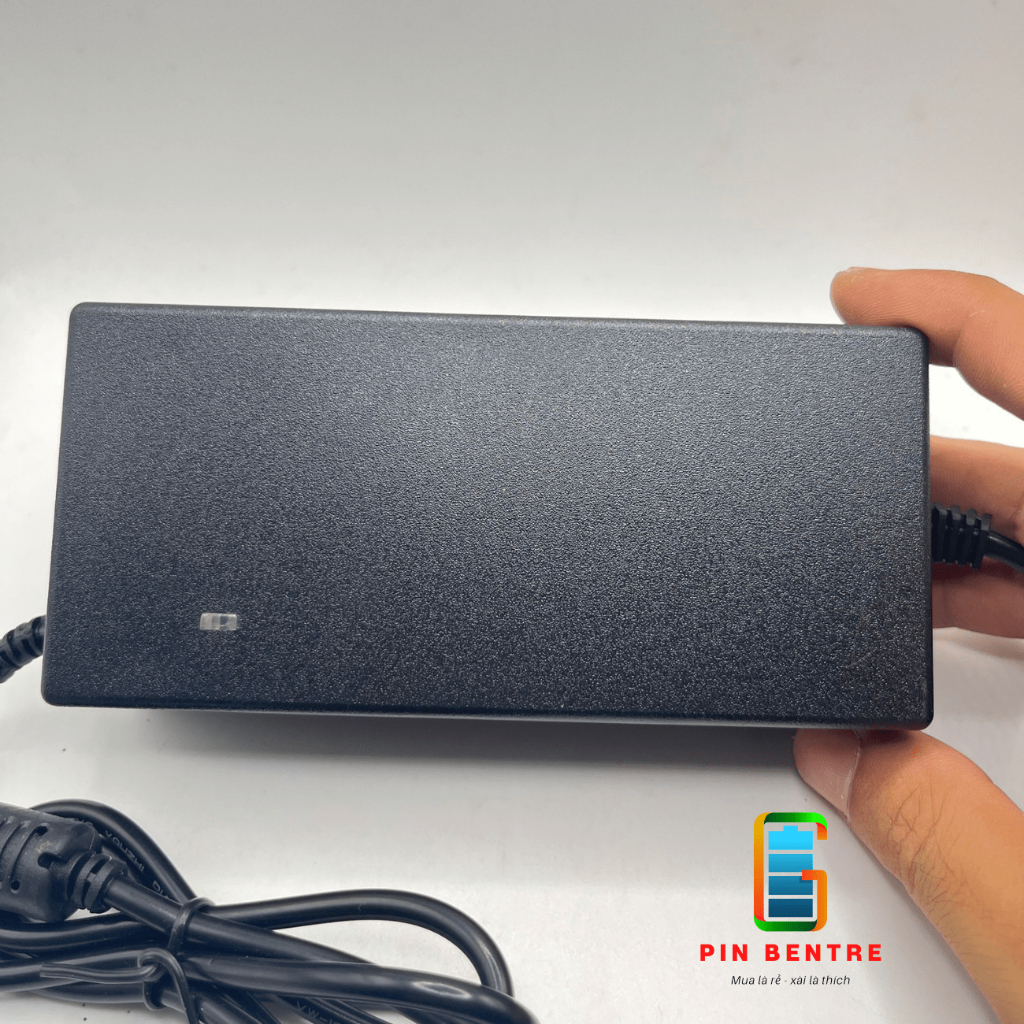 Sạc 7S Pin Li-ion 29.4V - 2A có quạt tản nhiệt và đèn báo pin đầy