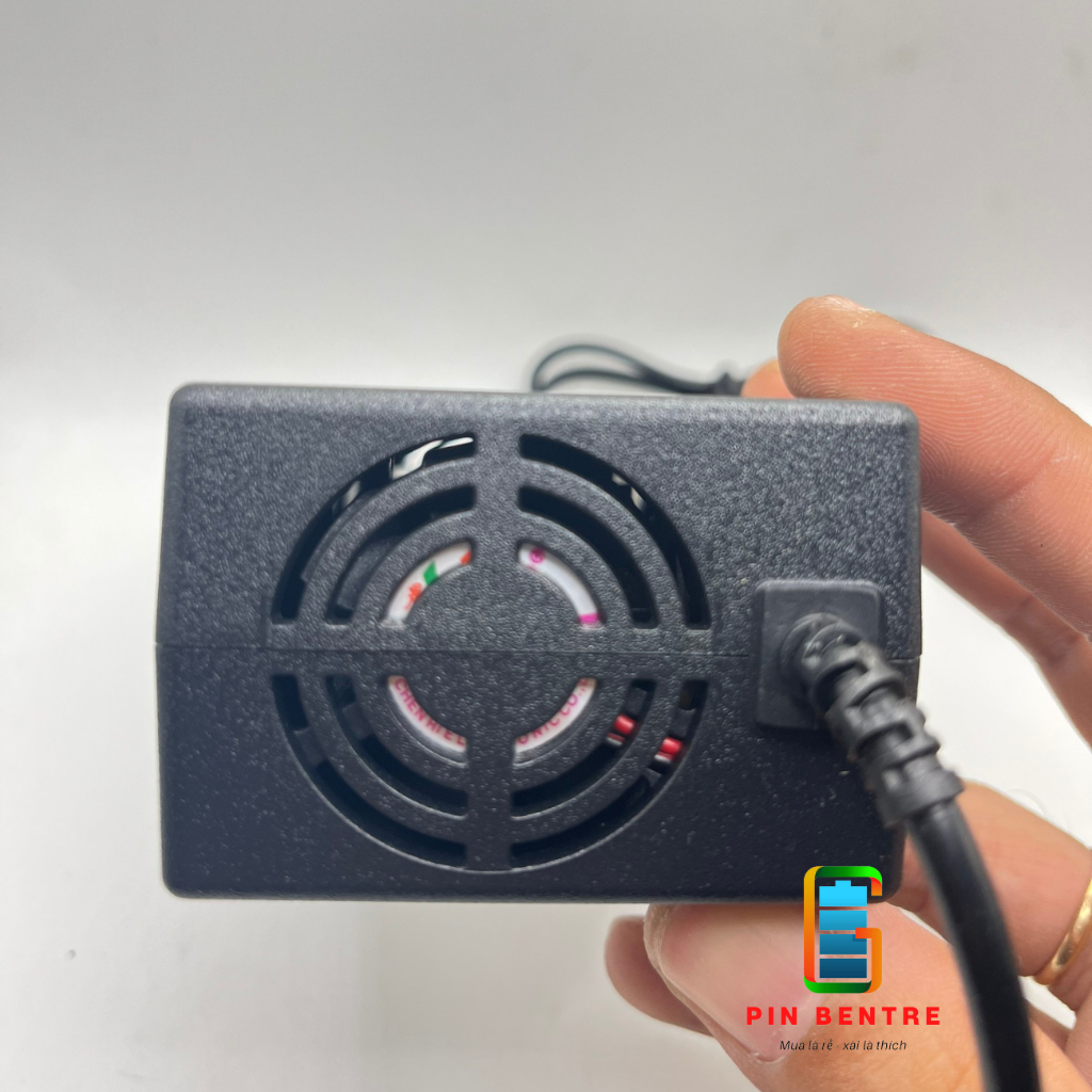 Sạc 7S Pin Li-ion 29.4V - 2A có quạt tản nhiệt và đèn báo pin đầy