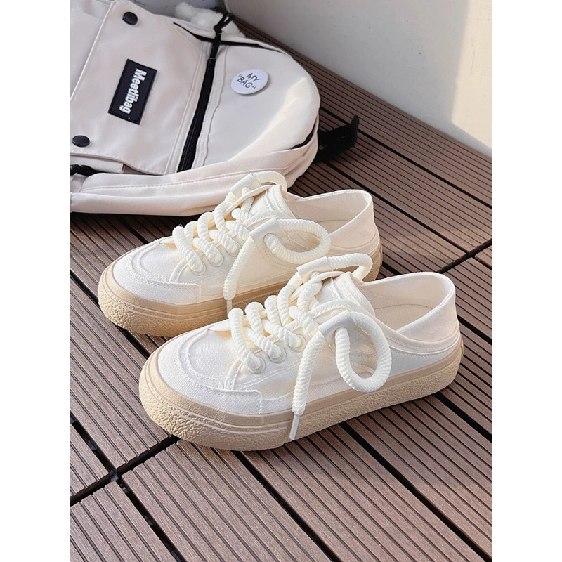 GIÀY THỂ THAO VẢI DÂY THỪNG TRÒN MÃ D8