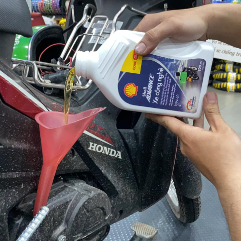 Nhớt Shell Advance Xe công nghệ Motorcycle 10W40 dành cho xe số, côn tay
