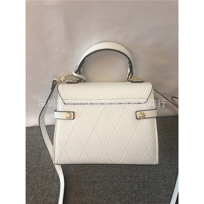 - Túi LYN dư xịn kiểu dáng Kelly quai xách kèm dâu đeo chéo