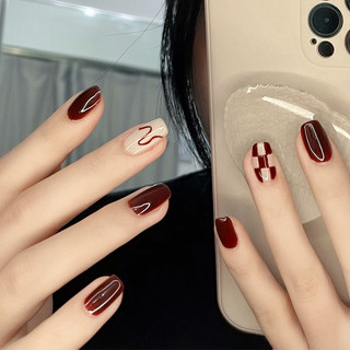 Nailbox thiết kế tone đỏ và trắng vẽ caro