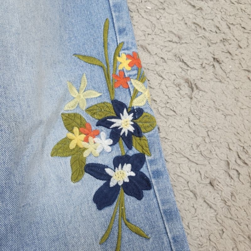 Thanh lý quần jeans thêu hoa Len Clothing - mới 98%