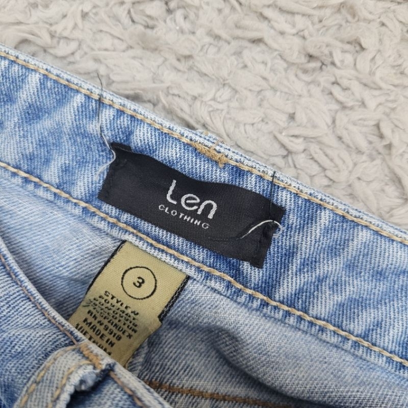 Thanh lý quần jeans thêu hoa Len Clothing - mới 98%