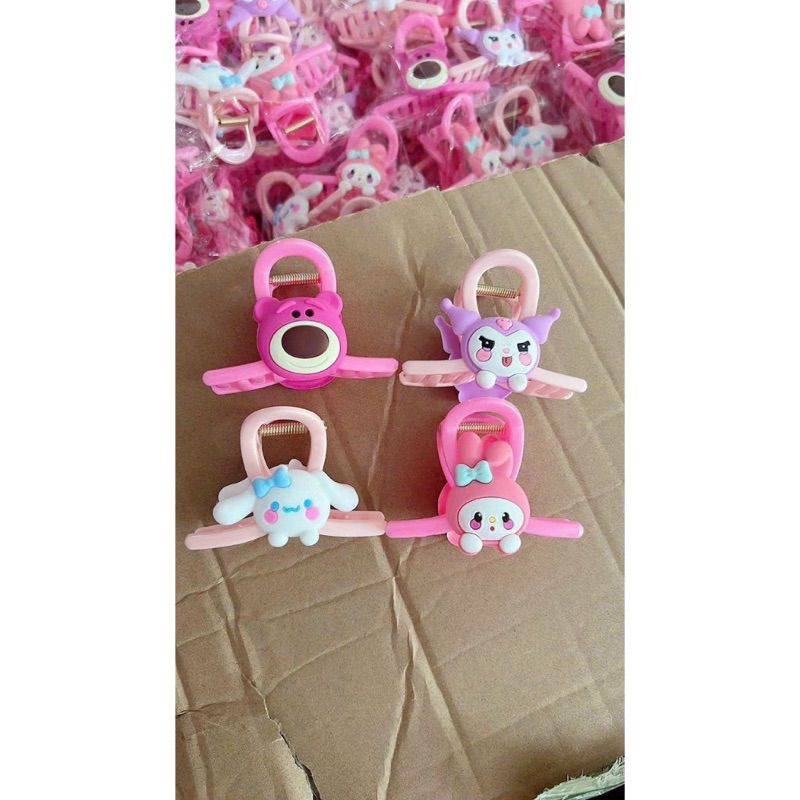 Kẹp gắp gấu dâu và các sticker xinh xắn cho bé