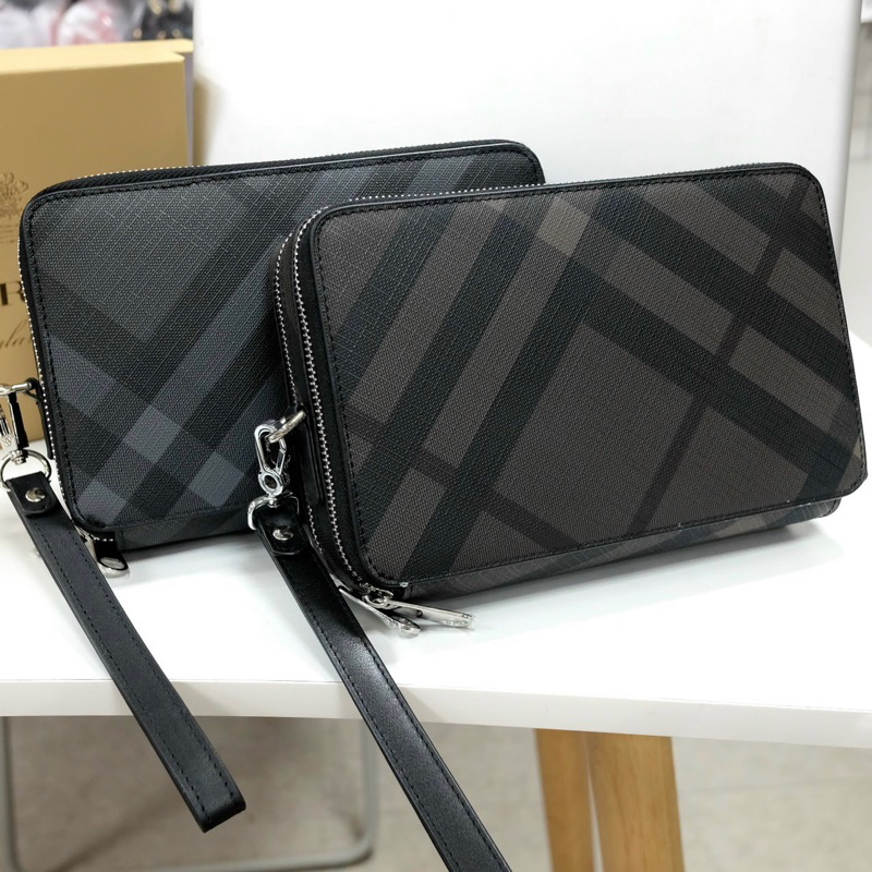 Clutch Burberry cho nam chất da thật phối canvas sang bền đeph, nhiều ngăn thẻ và các ngăn nhỏ, có móc tay