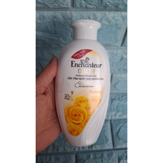 Sữa tắm nước hoa dưỡng da Enchanteur Chaming 150g