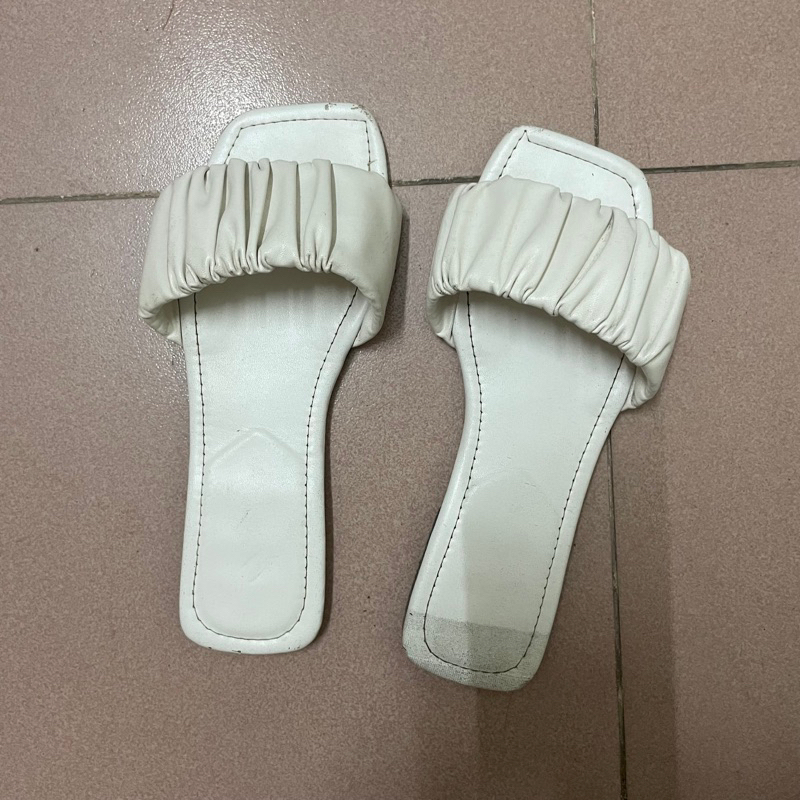 Dép trắng quai nhúm size 35 thanh lý