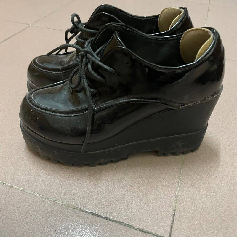 Giày da bóng size 35 độn đế 7cm thanh lý