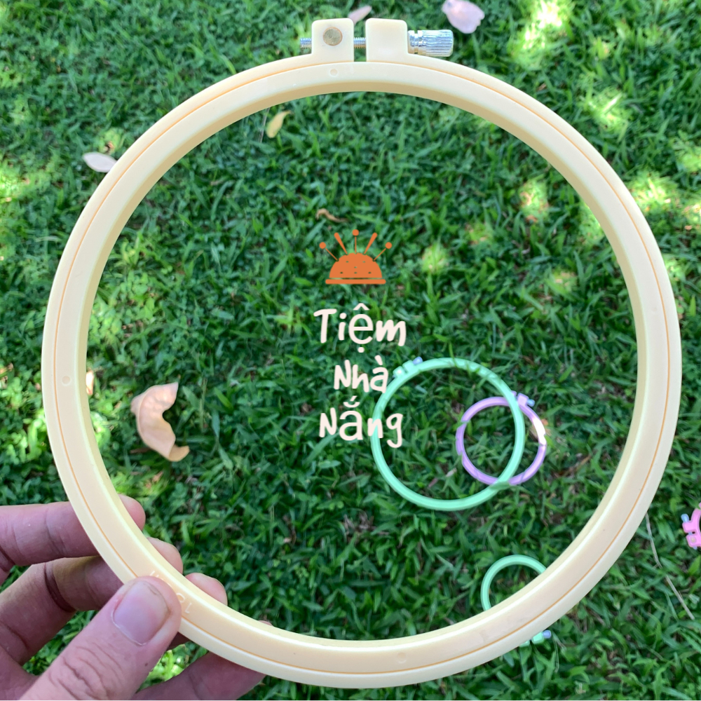 Khung Thêu Nhựa Nhiều Màu Sắc