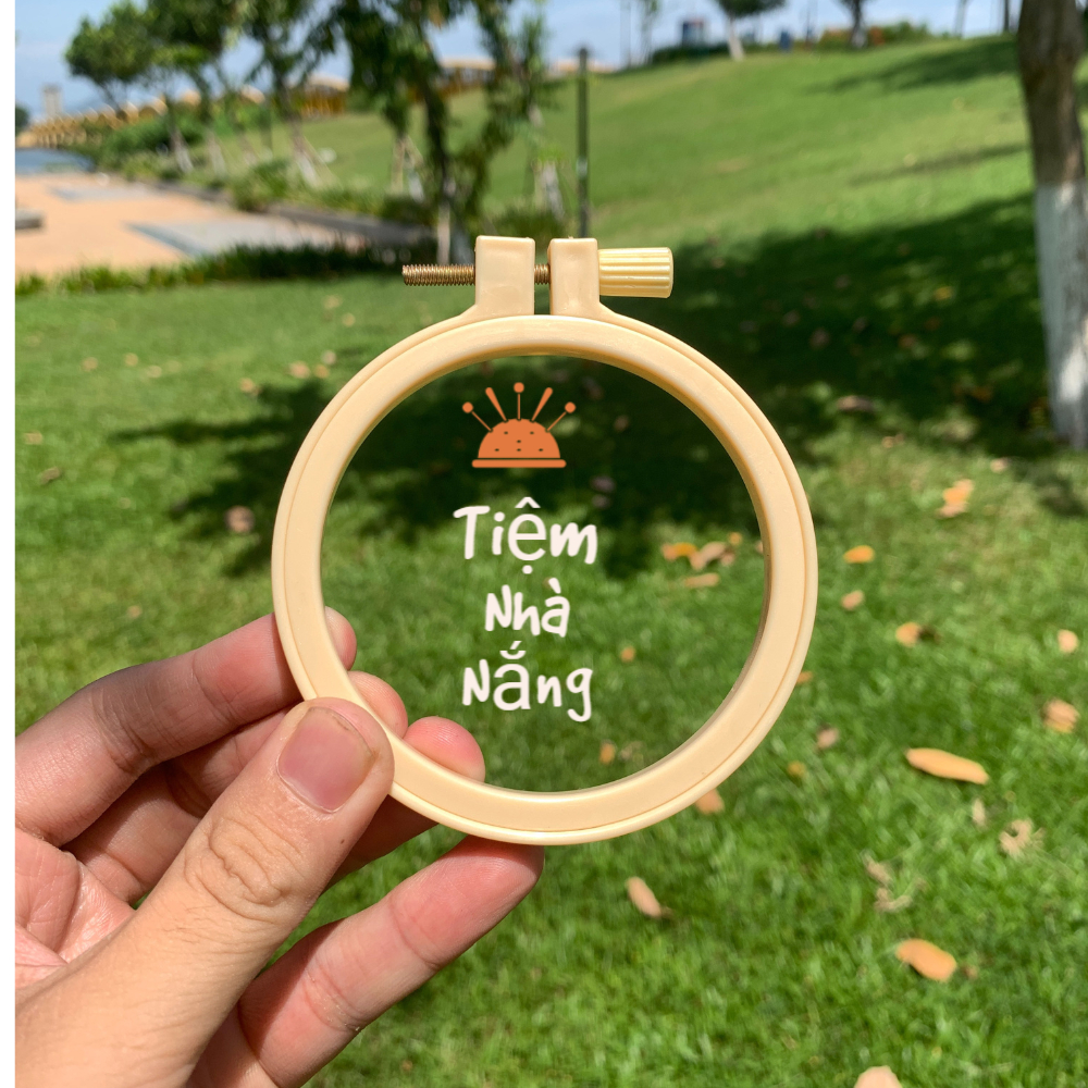 Khung Thêu Nhựa Nhiều Màu Sắc