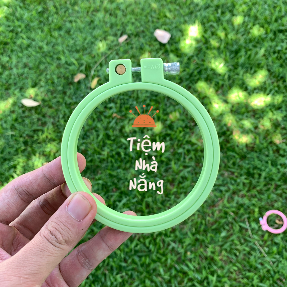 Khung Thêu Nhựa Nhiều Màu Sắc