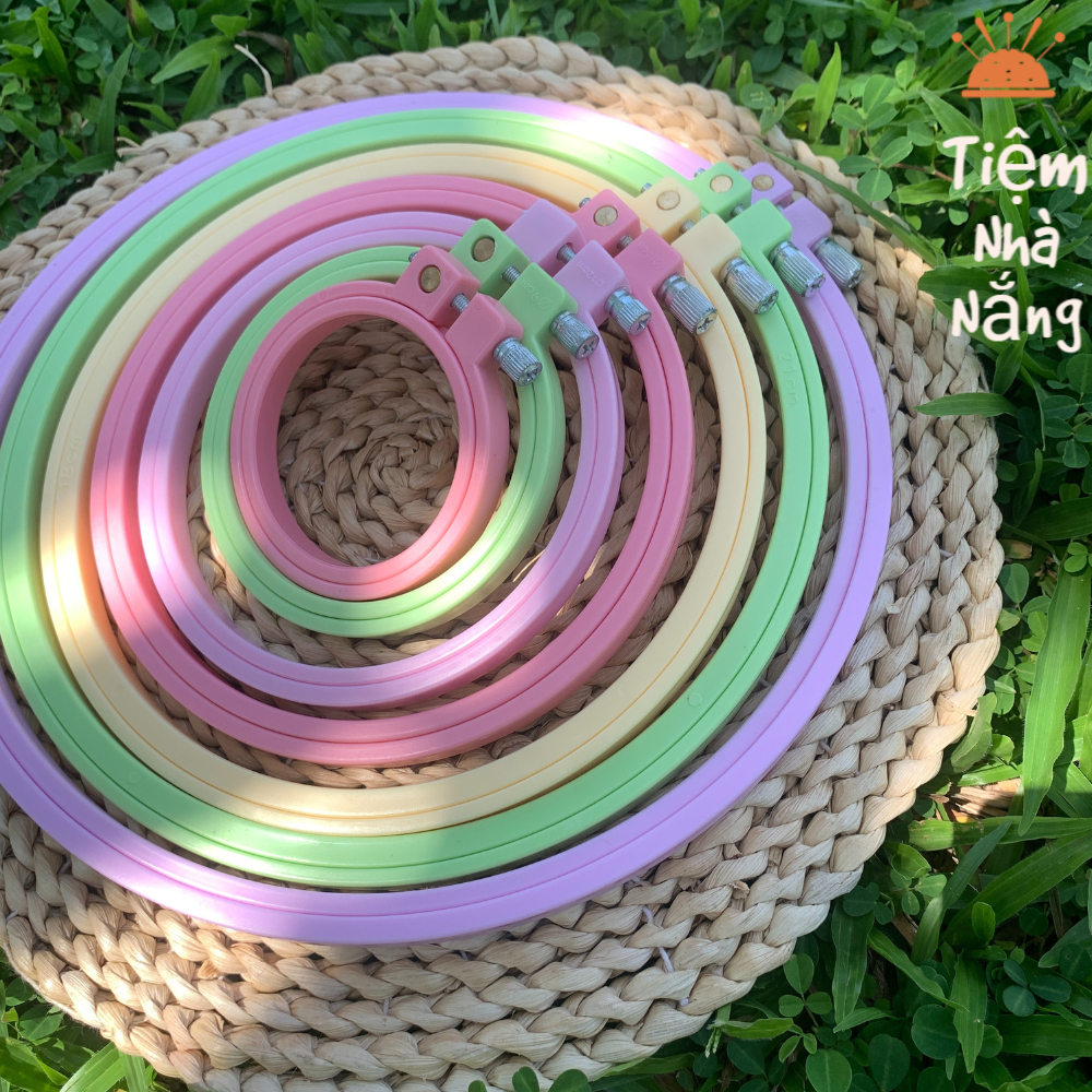 Khung Thêu Nhựa Nhiều Màu Sắc