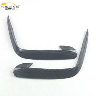Ốp trang trí ngoại thất viền hốc đèn phía trước Hyundai Tucson 2022 - 2023 họa tiết carbon, đen bóng