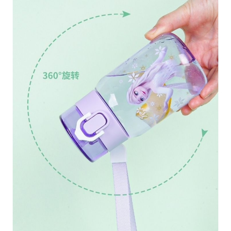 Bình nước hãng DISNEY nhỏ xinh cho bé . Đầu uống trực tiếp , hình hoạt hình nét đẹp .