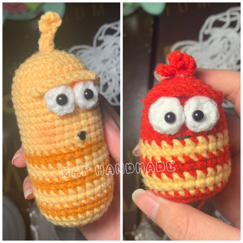 📌 Đôi Móc khoá Lavar đỏ/ vàng bằng len handmade