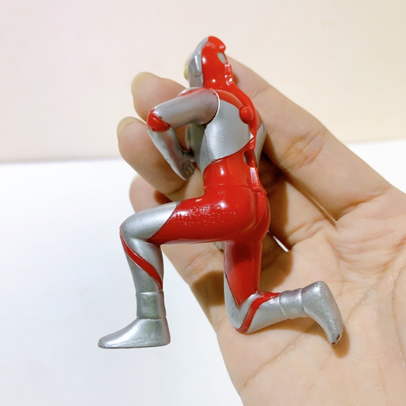 Siêu nhân ultraman mc donalds 2013