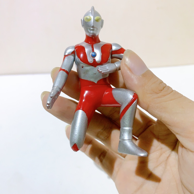 Siêu nhân ultraman mc donalds 2013